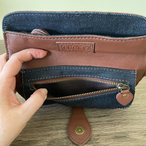 Adorable Lucky Brand wristlet / wallet - Picture 7 of 11